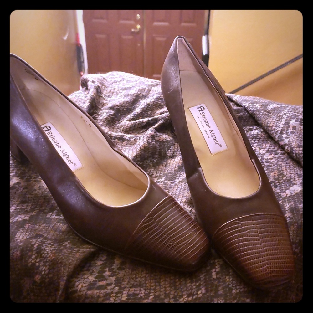 Etienne Aigner pumps